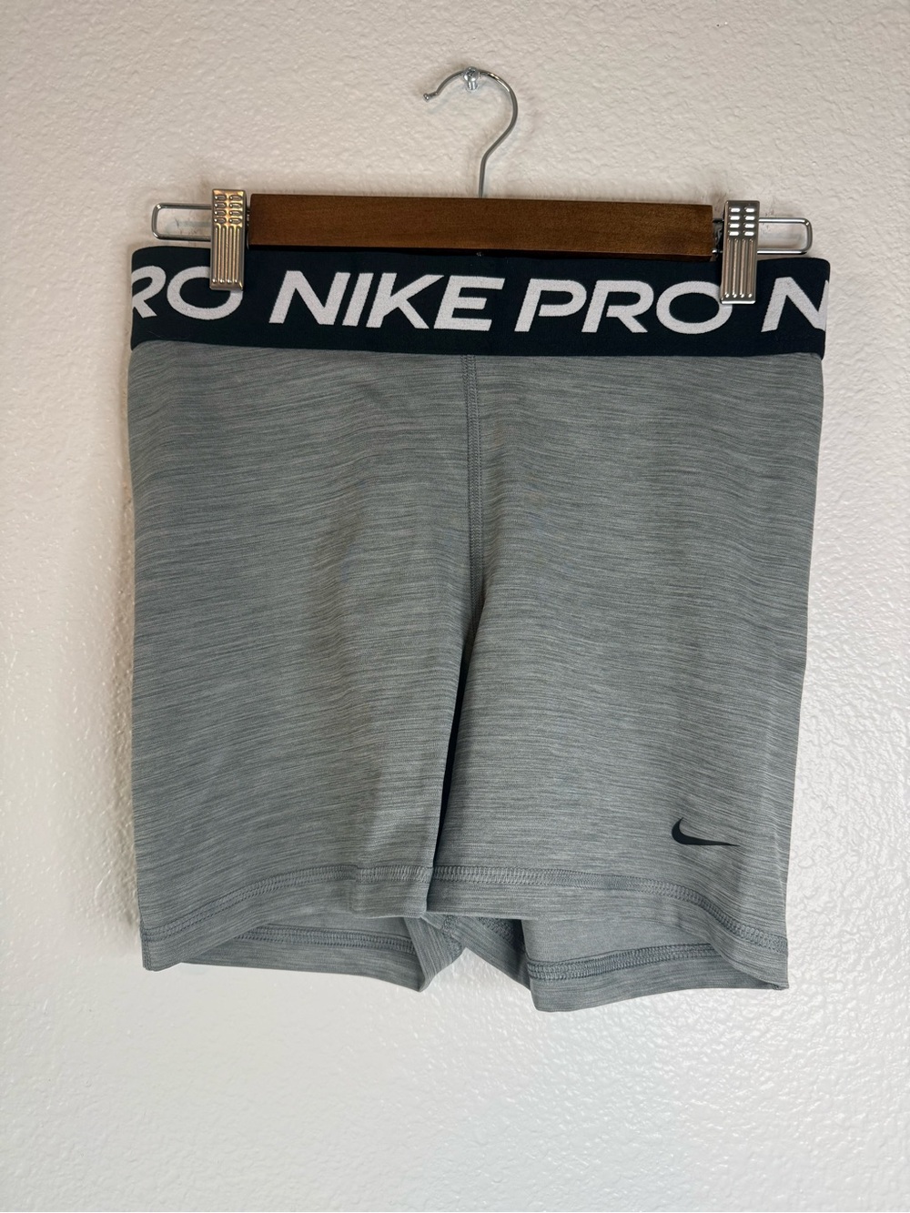 Nike Pro Dri-FIT 5” Compression Shorts Heather Gray Women’s Medium